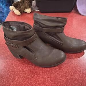 American Eagle Boots Gray  Size 6 1/2